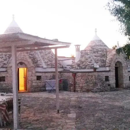 Trullo With Swimming Pool. Charme&relax Hébergement de vacances *